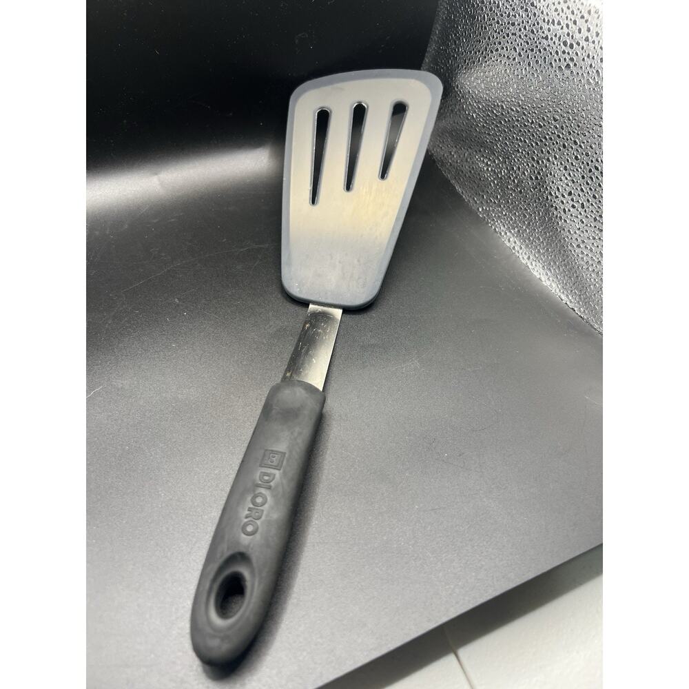 DI ORO Living Chef Series Heat Resistant 600F Flexible Silicone Omelet Spatula - Picture 2 of 8